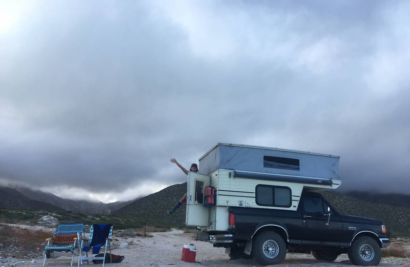 Illustration for article titled At $11,000, Would You Flip Your Lid Over This 1989 Ford Bronco Pop-Top Camper?